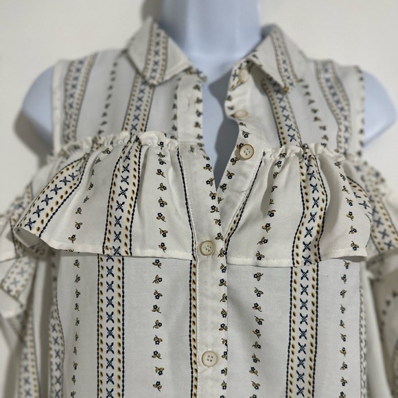 Blu Pepper Women’s Simple Floral Blouse! 
Size Medium! - Picture 3 of 5